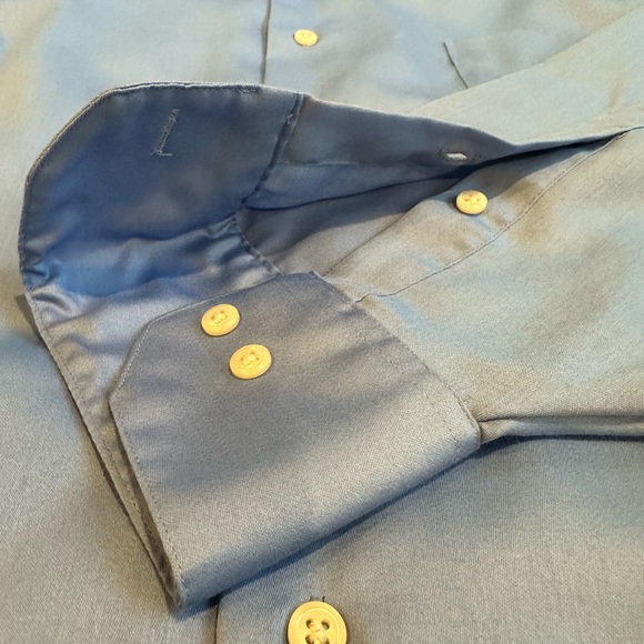 Men’s sateen Geoffrey Beene dress shirt. - Picture 2 of 5